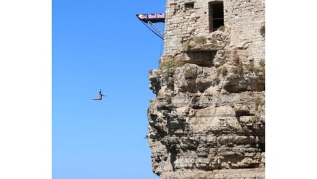 Polignano a Mare, tuffi dalle grandi altezze: vincono Popovici e Iffland Red Bull Cliff diving