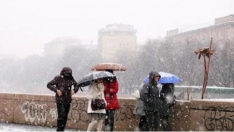 Previsioni meteo, oggi pioggia su Sicilia e Sardegna. Da martedì freddo e neve in tutta Italia