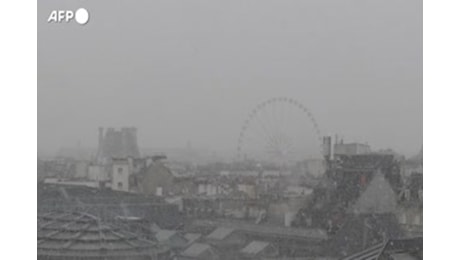 Il nord della Francia sotto la neve: Parigi, Bretagna e Normandia imbiancate