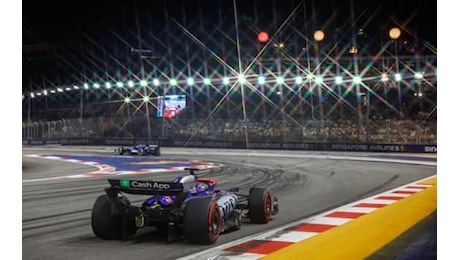 F1, Ricciardo strappa a Norris il giro veloce al GP Singapore. E Verstappen ringrazia. Video