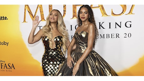 Beyonce con la figlia di soli 12 anni Blue Ivy sul red carpet, ci sono anche padre e nonna della bambina: foto