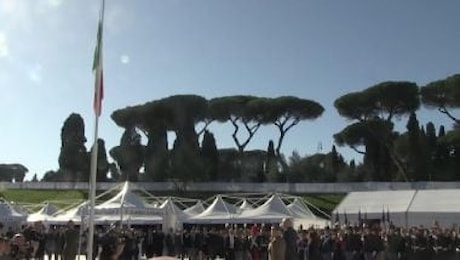 Il passaggio delle Frecce Tricolori sopra il Villaggio della Difesa a Roma