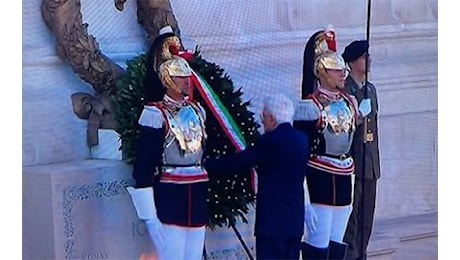 4 novembre, Mattarella ha deposto la corona d’alloro al Milite Ignoto