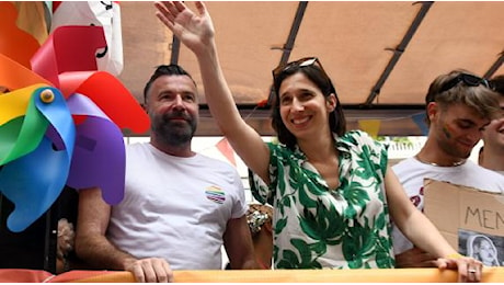 La festa del Milano Pride, con la segretaria PD Schlein che balla sulle note di Annalisa
