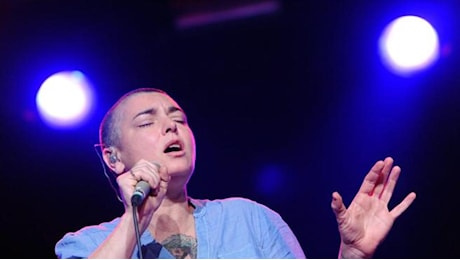 Sinéad O'Connor è morta per una malattia polmonare e per asma. Non fu suicidio o overdose