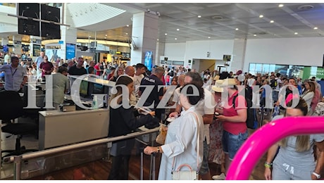 Volo Venezia-Pantelleria decolla vuoto, in aeroporto scoppia il caos. L'ira dei (150) passeggeri: «Hotel pagati per le vacanze, che facciamo?»