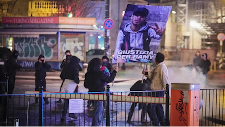 Protesta per Ramy, bombe carta contro caserma a Torino