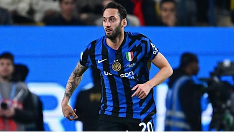 Inter, infortunio per Calhanoglu contro il Milan: Inzaghi lo sostituisce con Asllani