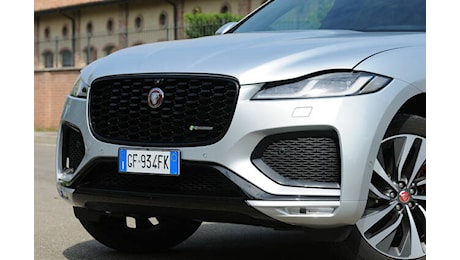 Jaguar, stop alla vendita di auto nuove