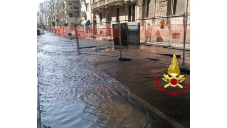 Allagata via Fontana in zona Porta Vittoria a Milano, 400 utenze senz'acqua