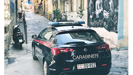 «Siamo in chiusura, non si può andare al bagno»: barista accoltellato a Napoli