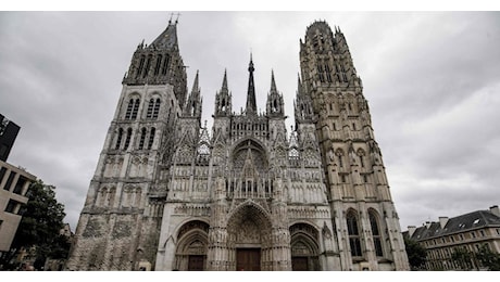 Incendio nella cattedrale di Rouen