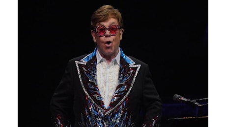 Elton John contro la cannabis: “Crea dipendenza”