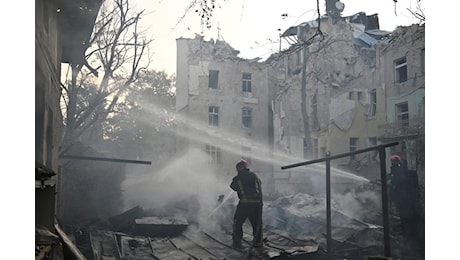 Ucraina sotto attacco, decine di droni dalla Russia: le news di oggi