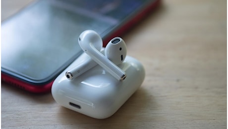 AirPods 4, prezzo al minimo storico: sconto mai visto prima