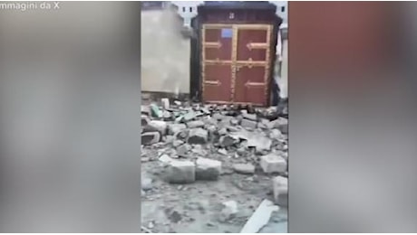 Macerie e devastazione per il sisma a Shigatse in Tibet