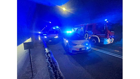 Incidente tra due auto a San Giovanni Bianco: un morto, galleria chiusa