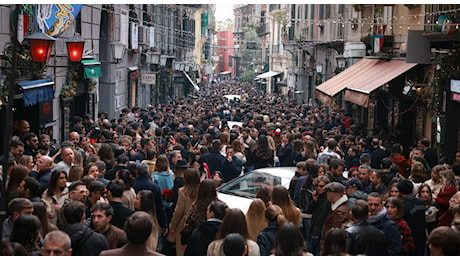 Natale a Napoli, brindisi ai baretti, Chiaia “blindata”