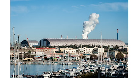 Urso riaccende l’Altoforno 1 senza Aia mentre c’è un altro picco di benzene a Taranto