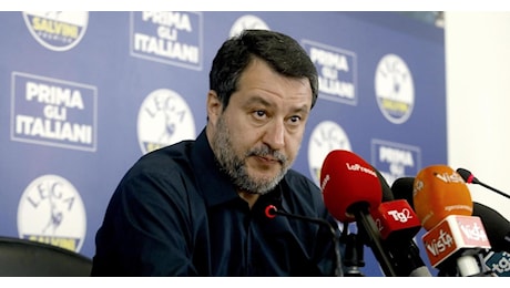 Salvini: “Parlerò con Giorgia del mio ritorno al Viminale”, ma Fazzolari lo gela: “No a rimpasti”