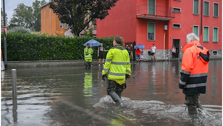 Allerta rossa in Liguria e Lombardia per il maltempo: scuole chiuse e timori per l'arrivo dell'uragano Kirk