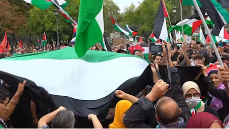 Pro-Hamas in piazza a Roma: slogan contro Biden, Israele e Meloni