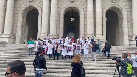 Napoli, la protesta dei medici del Cardarelli dopo le aggressioni: “Serve protezione”