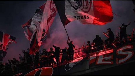 Nonostante tutto, il tifo rossonero risponde ancora presente: San Siro sold out per Milan-Roma