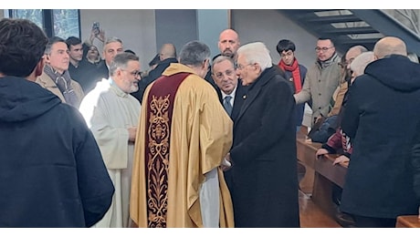 Mattarella a Caivano partecipa alla messa celebrata da Don Patriciello: «Sui ragazzi le speranze per il futuro»