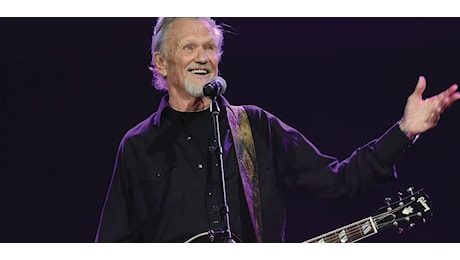 È morta una stella… Addio a Kris Kristofferson: l’icona del country e della New Hollywood aveva 88 anni