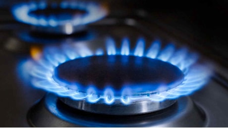 Gli inquinanti dai fornelli a gas in cucina uccidono 40.000 europei ogni anno: lo studio