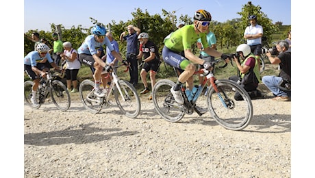 Mondiali gravel, corrono gli uomini: ecco percorso, favoriti e dove vedere la corsa in TV