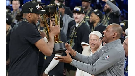 NBA Cup, festeggiamenti sobri per i Bucks: niente birra e champagne in spogliatoio