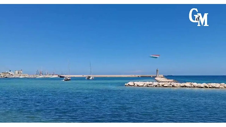 La bandiera italiana sui cieli di Bari: le Frecce Tricolori inaugurano la festa di San Nicola - La Gazzetta del Mezzogiorno La bandiera italiana sui cieli di Bari: le Frecce Tricolori inaugurano la festa di San Nicola - La Gazzetta del Mezzogiorno