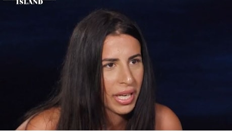 Temptation Island, Titty furiosa getta l'anello di Antonio nel fuoco: “Perché sono stata tutti questi anni con lui?”