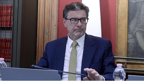 Giorgetti: “Il Pil sarà una sorpresa. Spese militari al 2% troppo ambiziose”