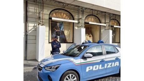 Valentino, furto di borsette da 140mila euro: Forse erano ospiti di un b&b dello stesso palazzo