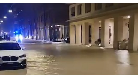 IL VIDEO. Maltempo, fiumi esondati e città sott'acqua: in Emilia Romagna situazione drammatica, centinaia gli interventi dei vigili del fuoco