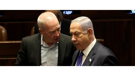 Netanyahu silura il ministro della Difesa Gallant. Opposizioni in piazza: vuole far saltare l'accordo sugli ostaggi