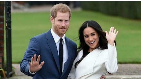 Il principe Harry lascia a casa Meghan Markle: «Ora conducono vite separate». Cosa sta succedendo?