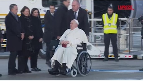 Papa Francesco in partenza per la Corsica