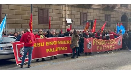 Palermo, centinaia di metalmeccanici protestano sotto la sede di Sicindustria