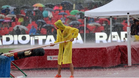 La pioggia battente rovina la festa a Sanpolino, ma il pubblico applaude le stelle dell'atletica