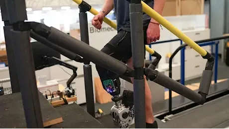 Funziona la prima gamba bionica comandata solo dal cervello VIDEO