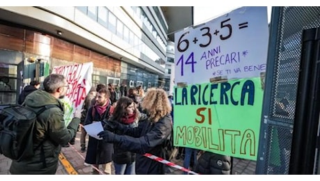 Sciopero, studenti bloccano campus universitario a Torino