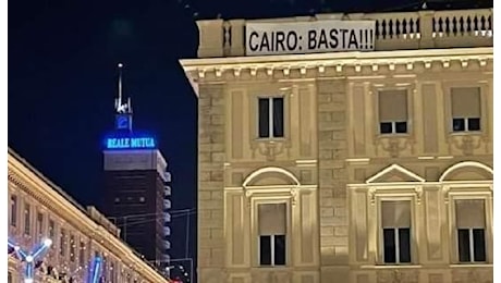 Torino, ancora contestazione verso Cairo. Striscione in Piazza San Carlo: Basta!