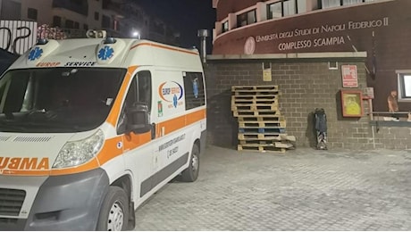 Geolier dona un'ambulanza a Scampia dopo il crollo nella Vela celeste