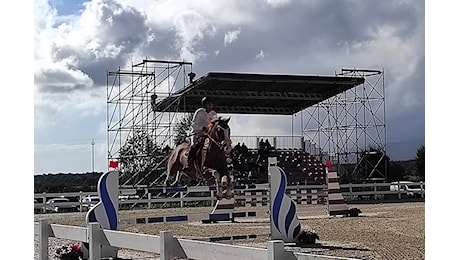 Salto ostacoli, a Tanca Regia Simonetti vince il piccolo Gran Premio al Sardegna Jumping Tour