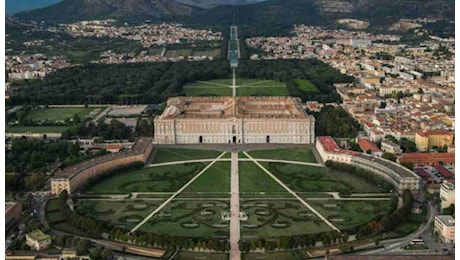 Reggia di Caserta, si entra GRATIS in questa data | Dopo settimane di attesa, i turisti tirano un sospiro di sollievo: ecco quando andare