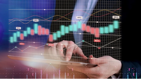 Borsa oggi 2 gennaio: Europa in affanno a metà giornata. Piazza Affari zavorrata da banche, lusso e auto – DIRETTA